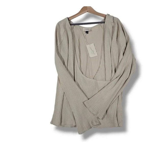 Universal Thread Women's Plus Size cream ribbed long sleeves front wrap blouse - Picture 2 of 6